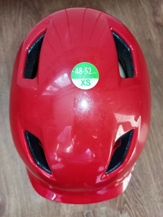 Tani zestaw kask i ochraniacze rowerowe dla dziecka