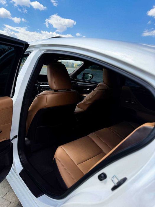 Lexus ES 2021 300h e-CVT