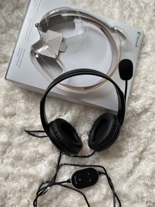 Headphones with Microphone64575277120130121