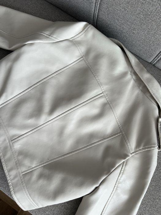 Косуха stradivarius беж