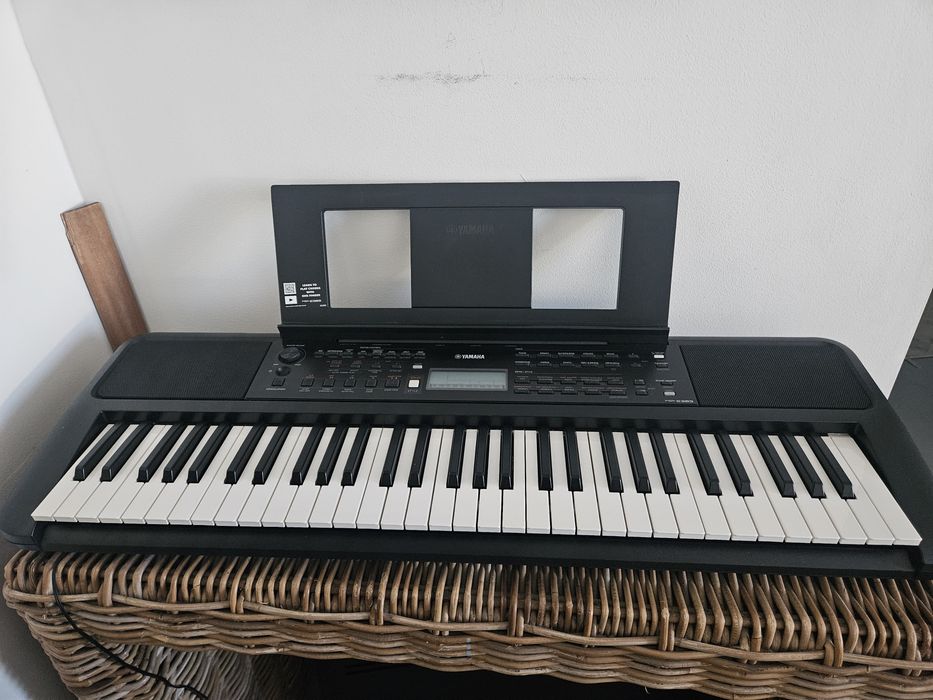 TECLADO Yamaha PSR-E383