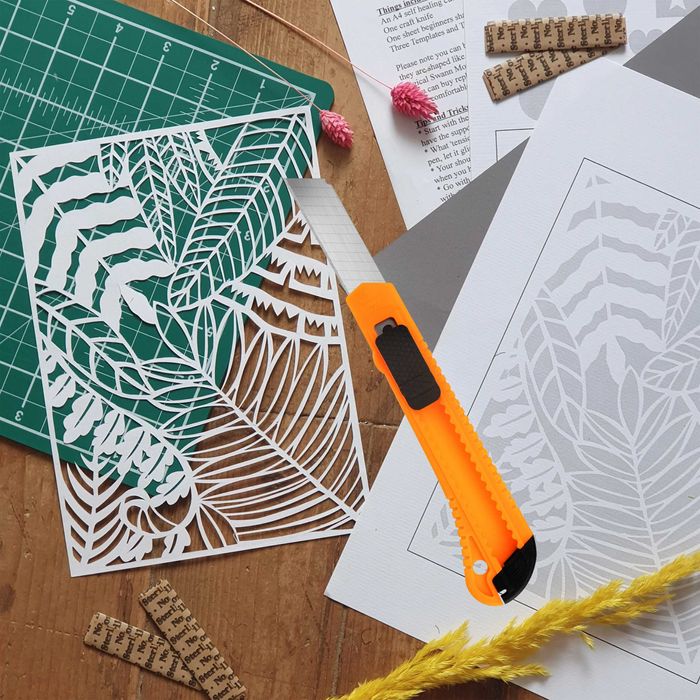 12szt Nóż z ostrzem łamanym tapeciak ZESTAW