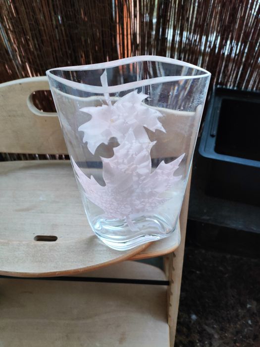 Wazon szkło z worem liści