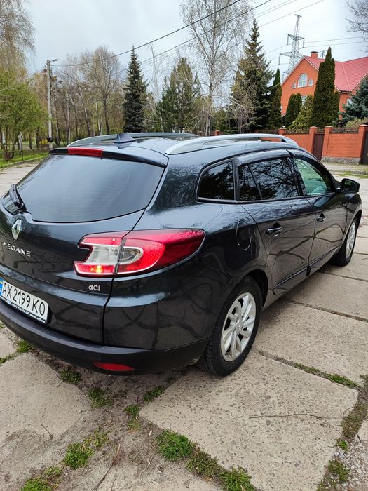 Продам семейный автомобиль меган3