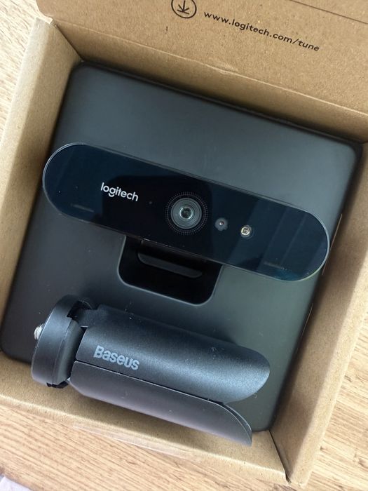 Камера Logitech brio + штатив  Baseus Gimbal
