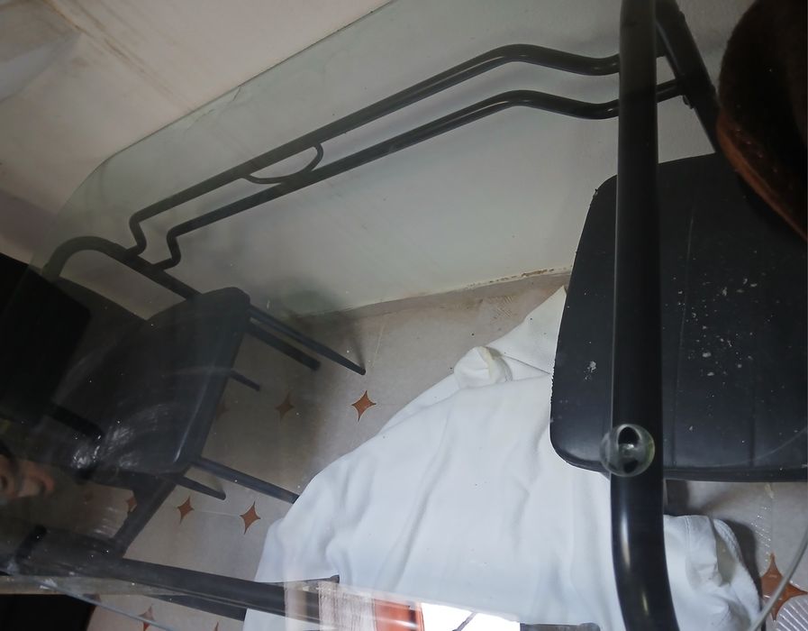 Mesa de sala em vidro