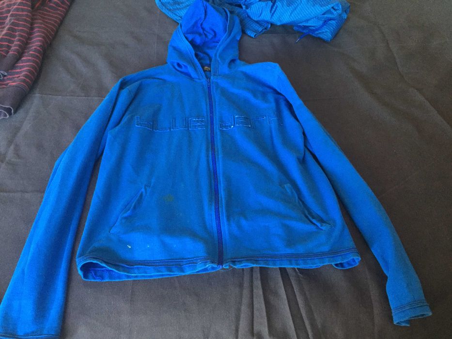 casaco azul tamanho m com capuz