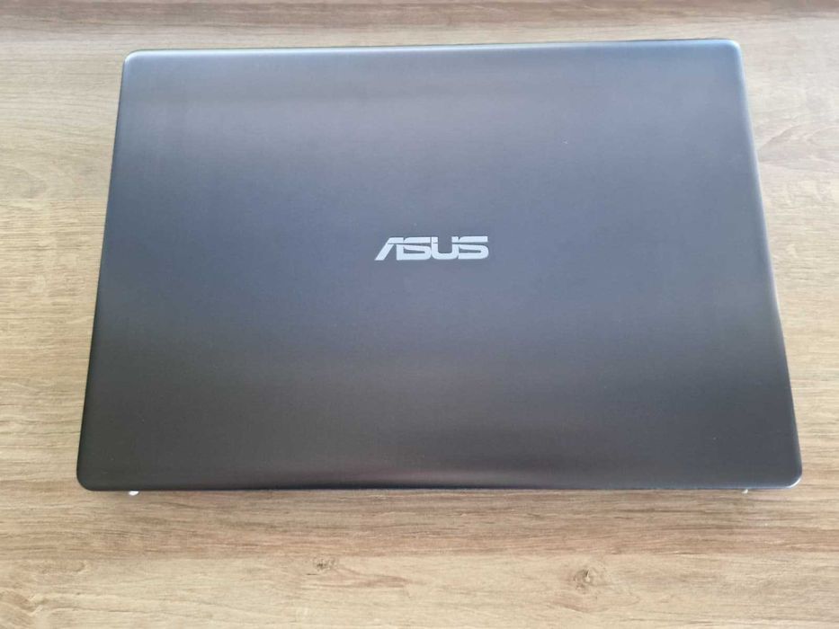 Laptop ASUS VivoBook S14 w bardzo dobrym stanie + etui na laptop GRATIS