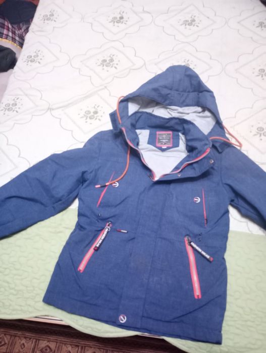 Продам куртки підліткові.