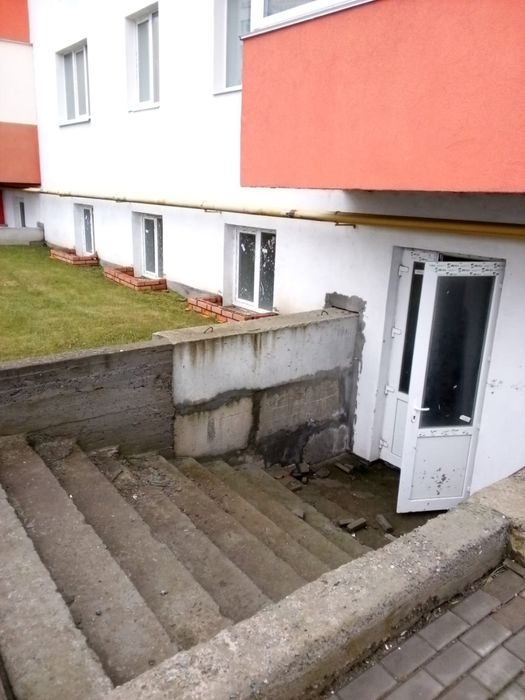 Срочно Продам комерційне приміщення вільного призначення  під офіс або