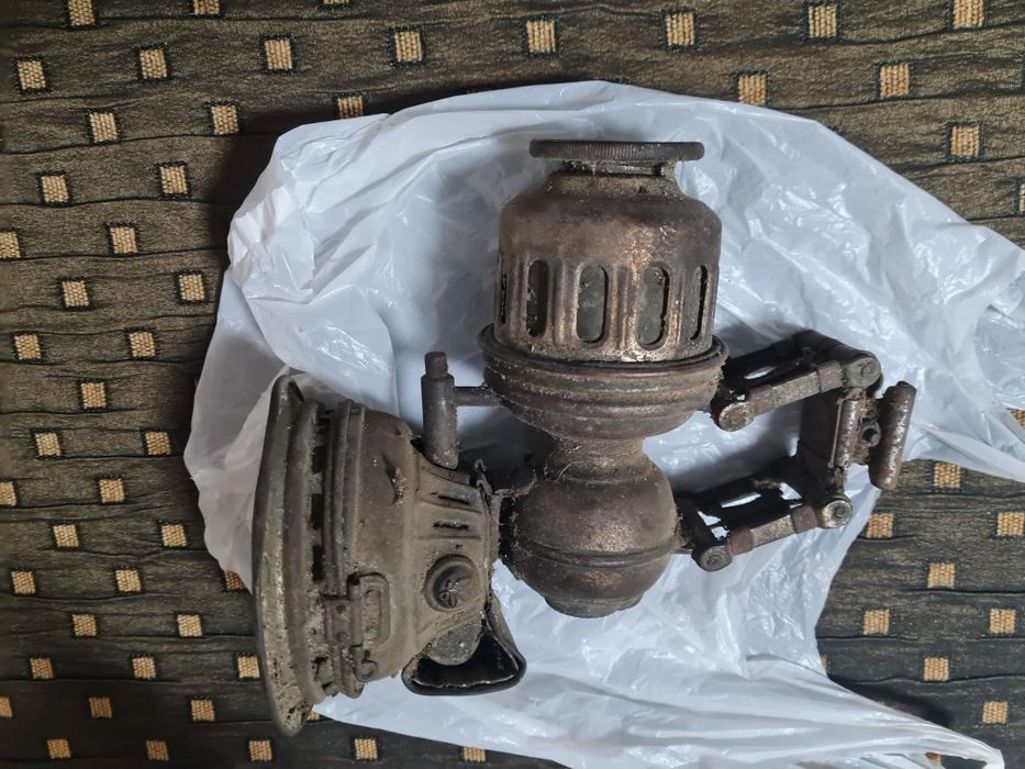 Vendo peça petromax para por nas bicicletas com mais de 100 anos . {Pe