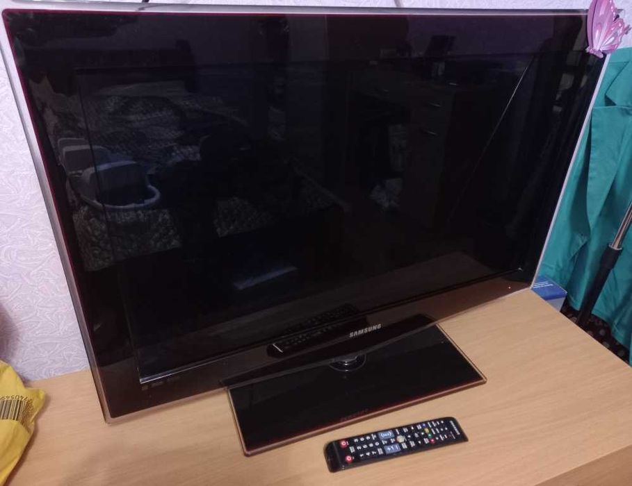 LCD телевізор SAMSUNG LE32B653T5W  Full HD 100 Гц