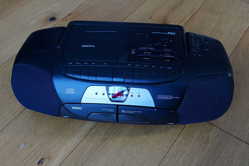 Radioodtwarzacz magnetofonowy CD  Lifetec stan bdb.