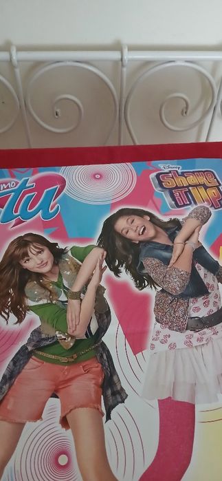 Poster Shake It Up, with defect64584744233217121