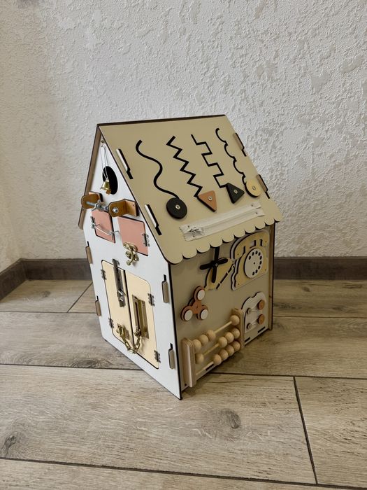 Бізібудинок , бізі будиночок, бізікуб, бизи