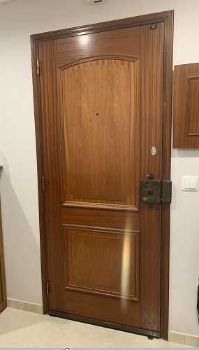 Porta em Madeira Mogno