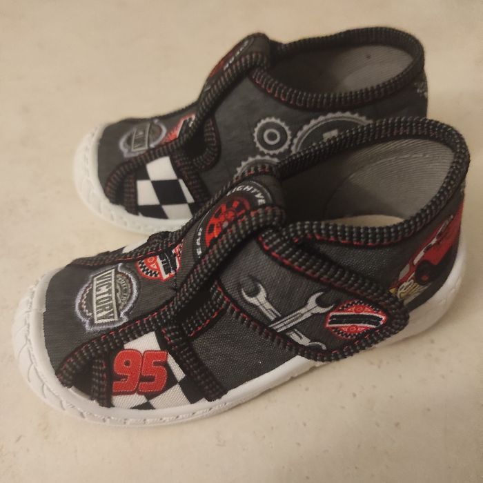 Buty trampki kapcie 23