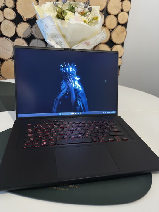 ASUS ROG Zephyrus M16 – i9-13900H  RTX 4070 64 GB RAM  1 TB SSD 240 Hz