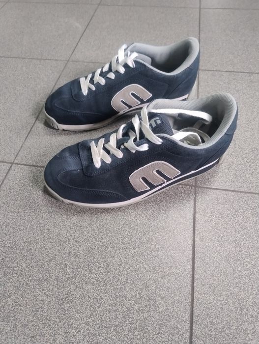 Sprzedam buty męskie.