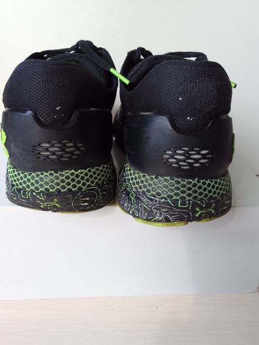 Кросівки UNDER ARMOUR    44  розмір