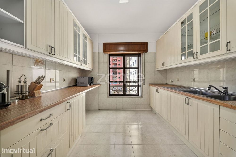Apartamento T2 c/2 varandas a 3mins da estação das Mercês