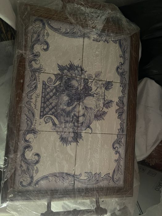 Vendo vários serviços de copos e peças decorativas