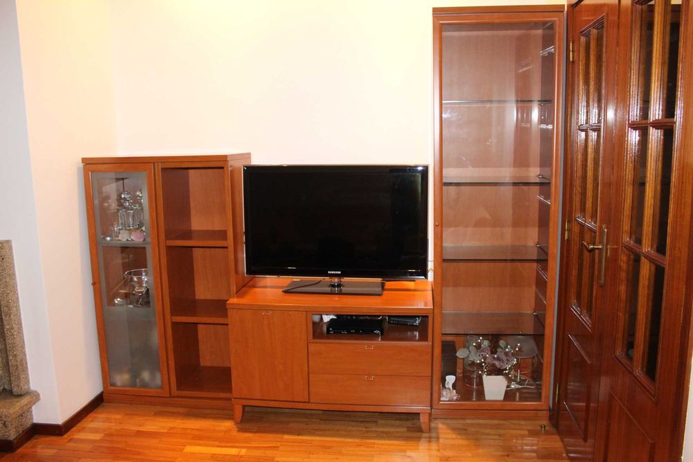 Móveis TV, cristaleira.