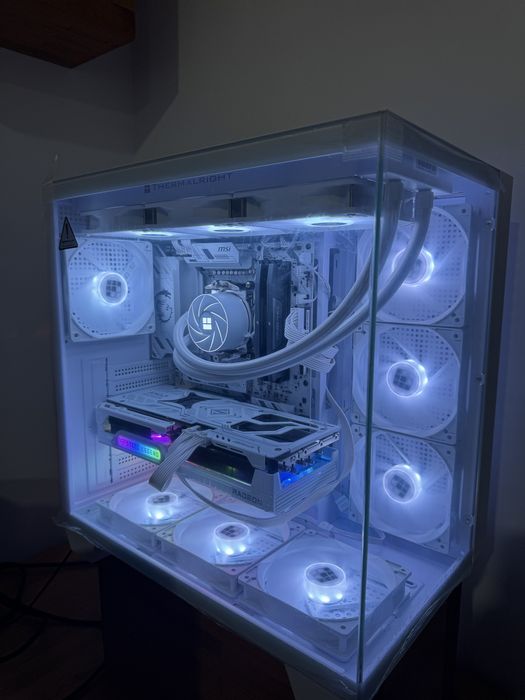 PC GAMING HIGH-END – AM5 | RX 9070 XT | RYZEN 7 7800X3D