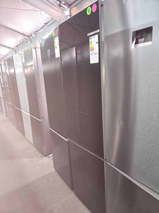 JANKI, ul. Wspólna 6 Lodówka Bosch czarne szkło