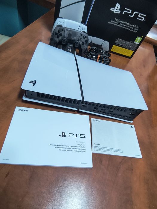 Ps5 dwa pady plus stojąca ładowarka stan idealny