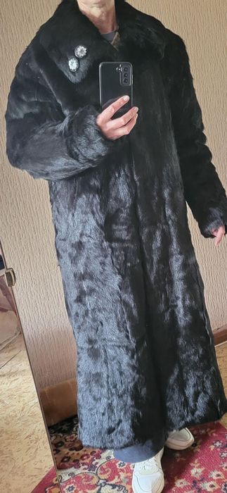 Продам чорну хутряну шубу