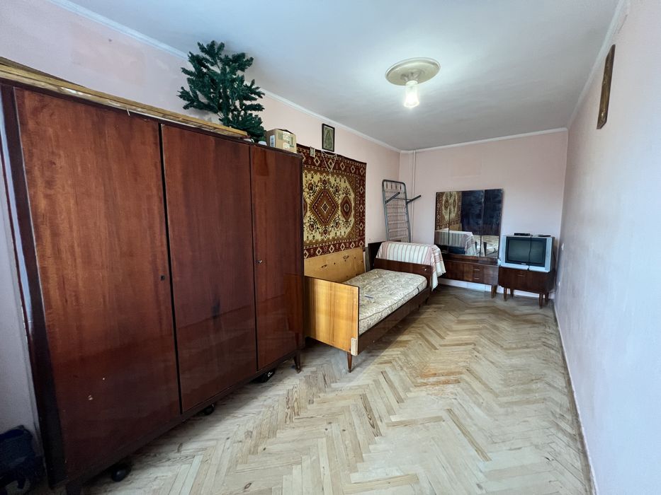 Продається 3-кімнатна квартира чеського планування на вул. Науковій