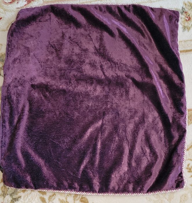 Наволочки,подушки на диван.