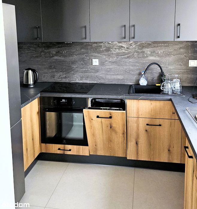 OKAZJA, nowe!!!, metro, klimatyzacja, garaż, piękny widok, duży balkon