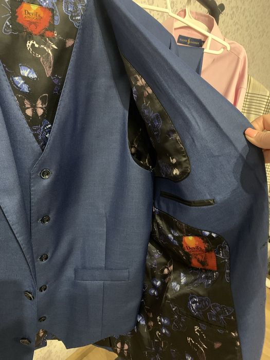 Чоловічий  костюм  трійка