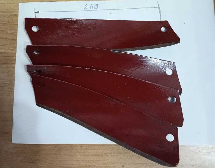 Граблі, годівниці, ножі для січкарні, пляшки, банки