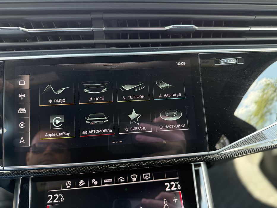 Біла Audi SQ8 2021