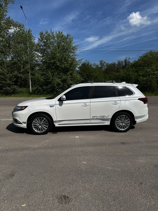 Mitsubishi Outlander PHEV 2019