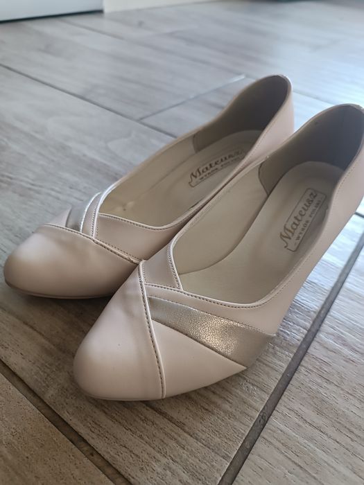 Buty na obcasiku