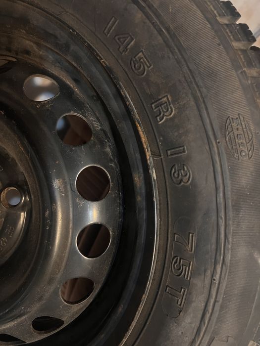 Roda de carro e pneu