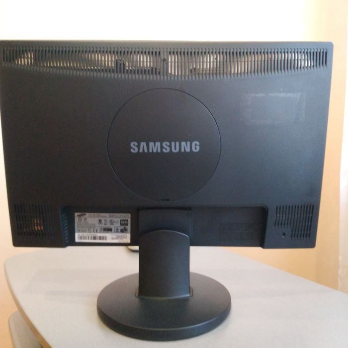 Монитор Samsung SyncMaster 2243nw
