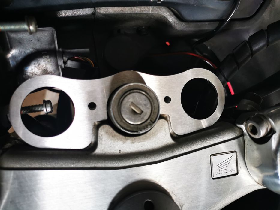 Honda uchwyt voltomierz ladowarke  Cbr 600 Cb r1100xx Vfr 800