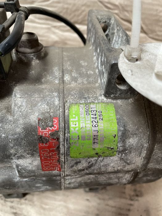 Компресор кондиціонера Passat B5 Audi A4B5 A6C5 8D0260805