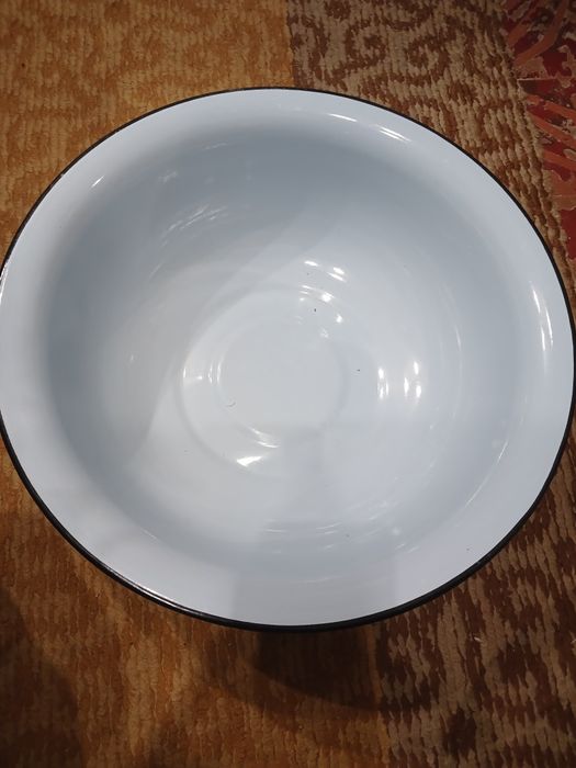 Продам емальовану миску