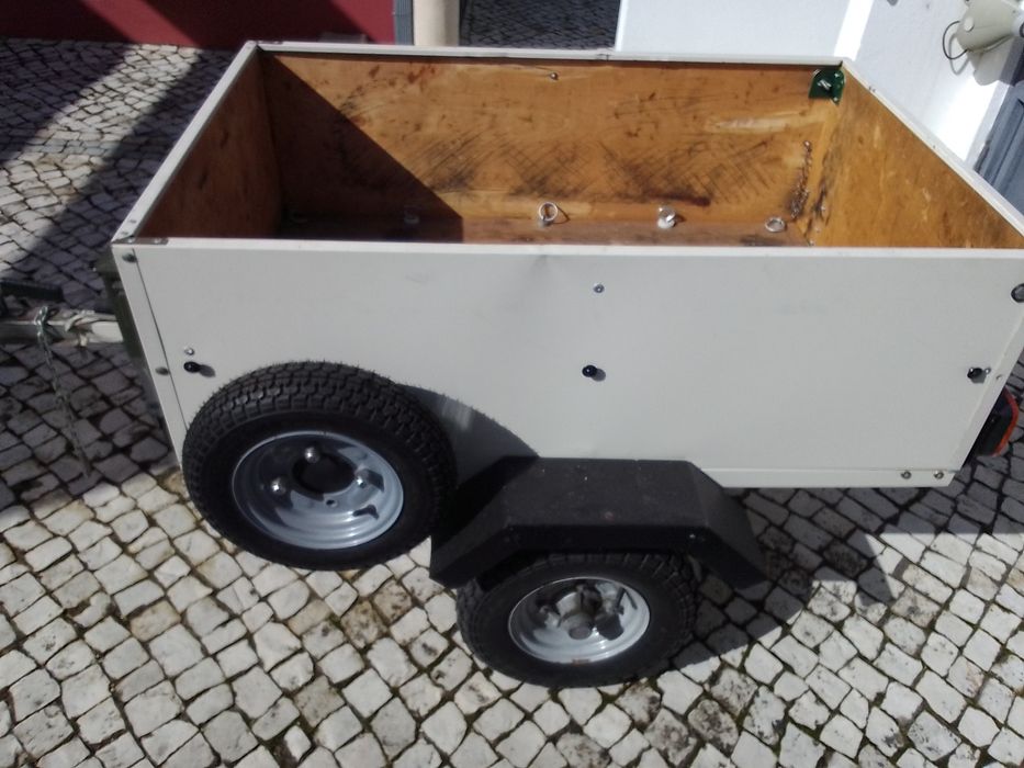 Vendo reboque em excelente estado