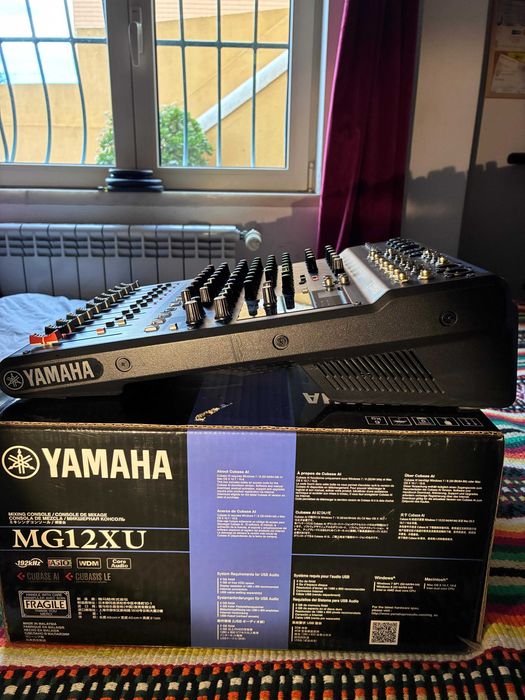 Mesa de mistura analógica Yamaha MG12XU