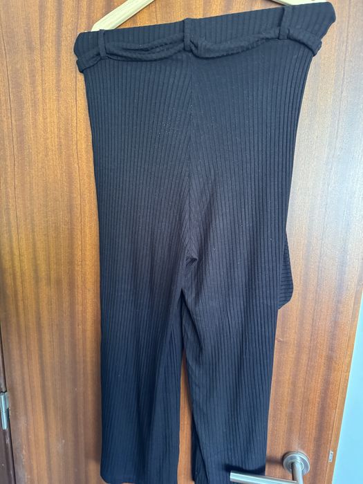 Calças pretas elasticas