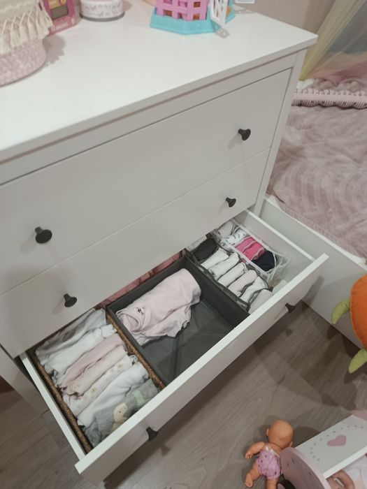 Cómoda HEMMES Ikea