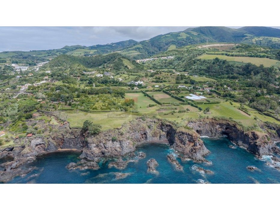 Moradia Exclusiva com Vista Mar + Terreno Urbano Independente (Fren...