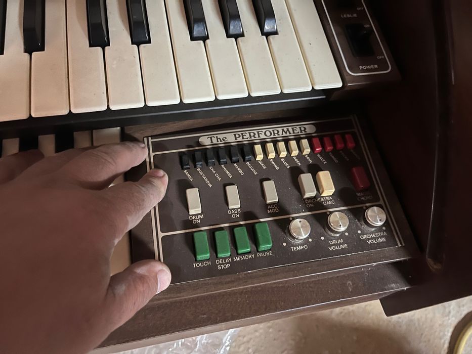 Piano musical em bom estado